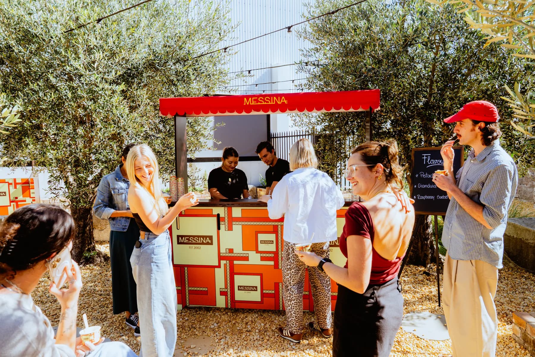 Large gelato stand — photo 1 of 4